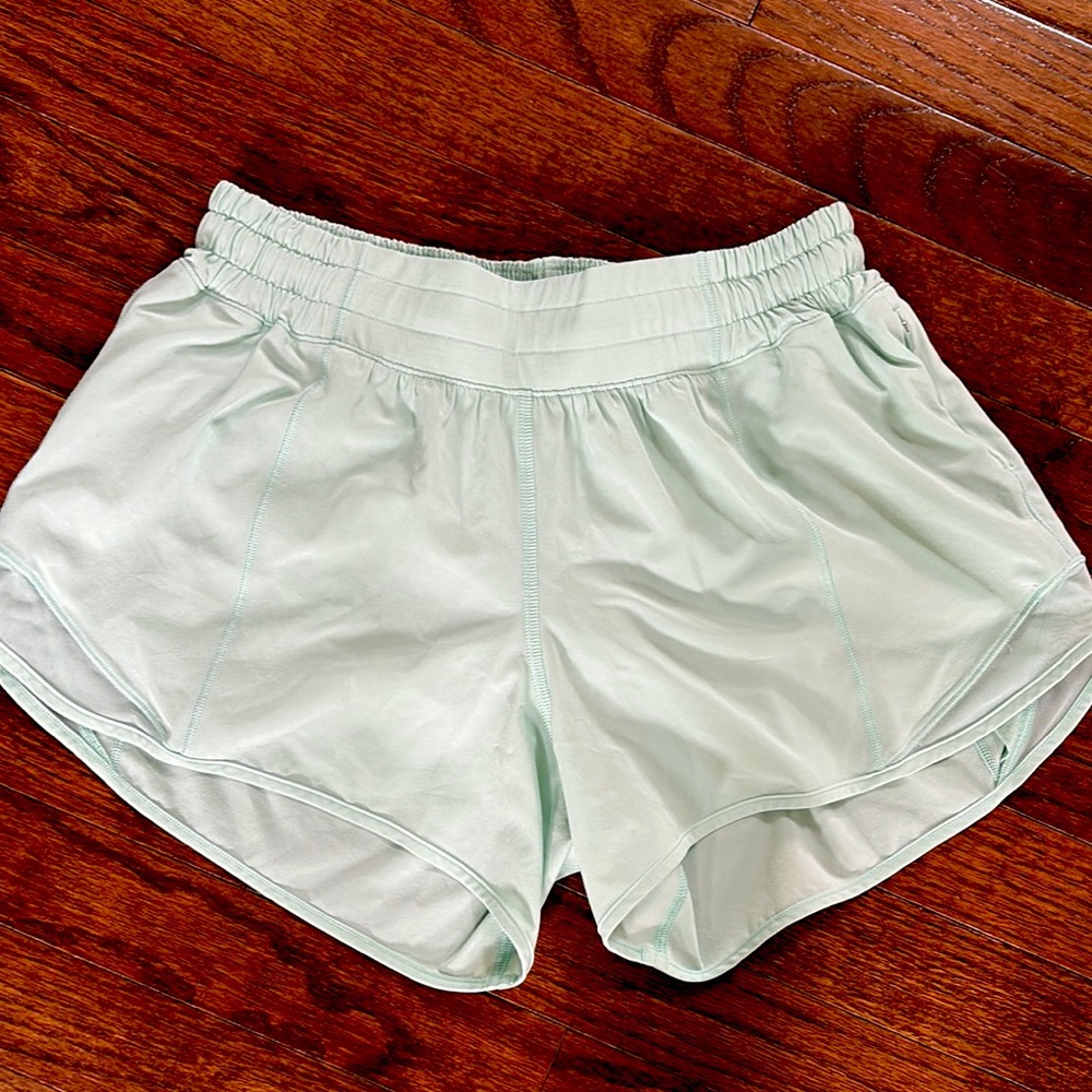 EUC Soze 6 Lululemon Athletica Green Athletic Shorts Lightweight Performance